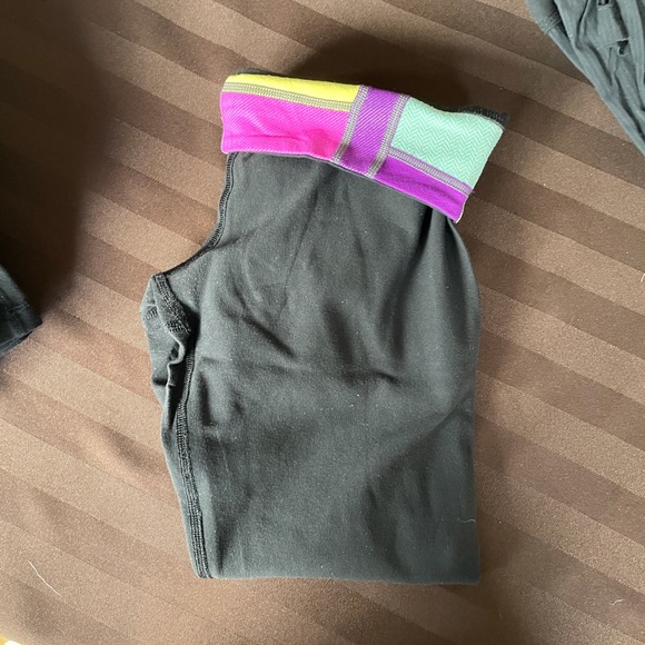 3/$60 Ivivva cropped leggings - Picture 2 of 3